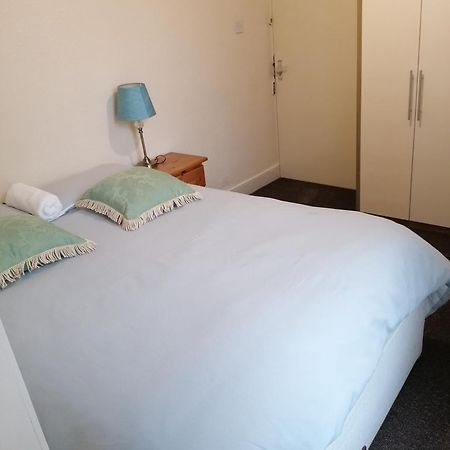 Hygis Home Of Relaxations Stoke-on-Trent Екстериор снимка