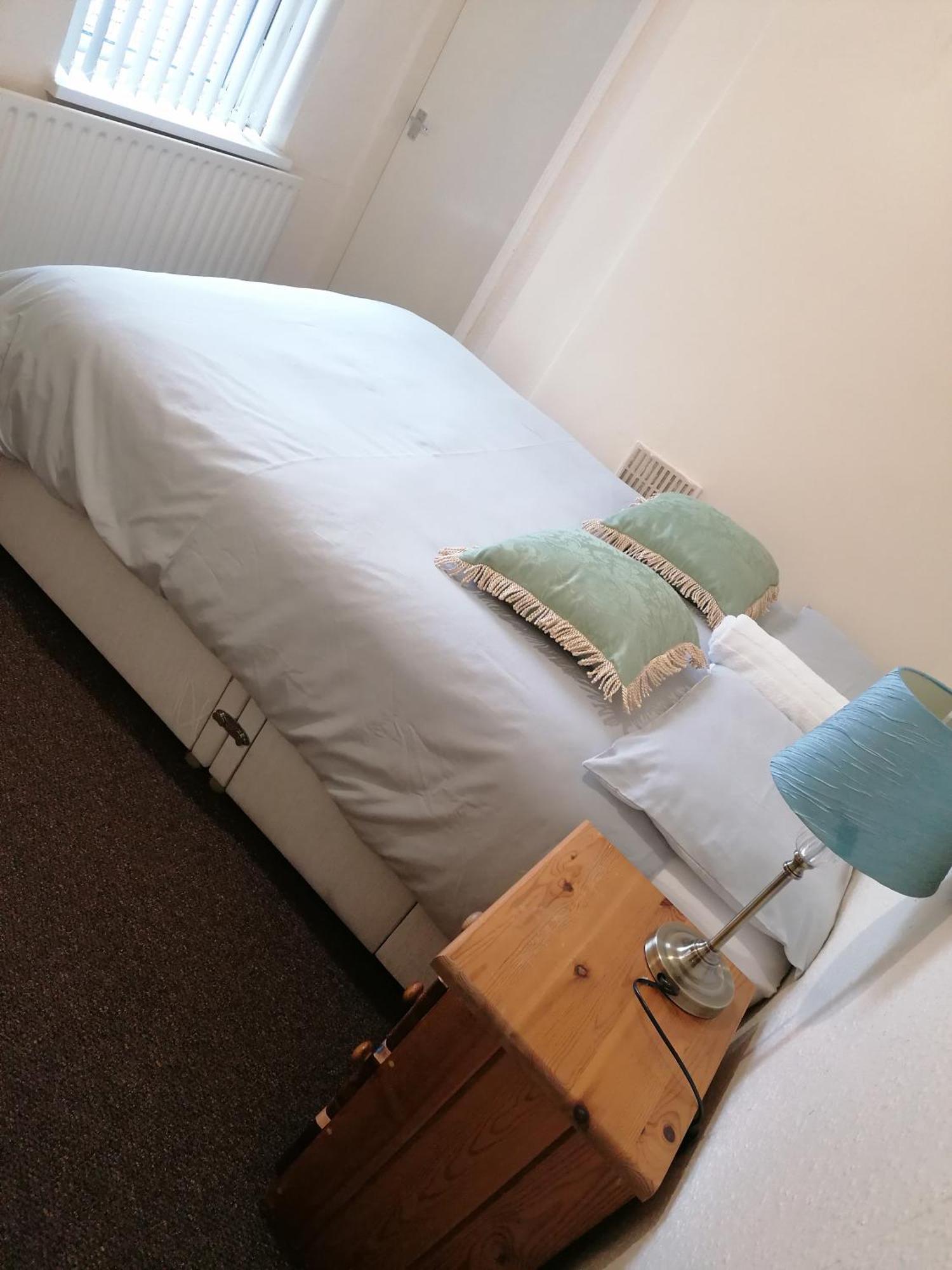 Hygis Home Of Relaxations Stoke-on-Trent Екстериор снимка