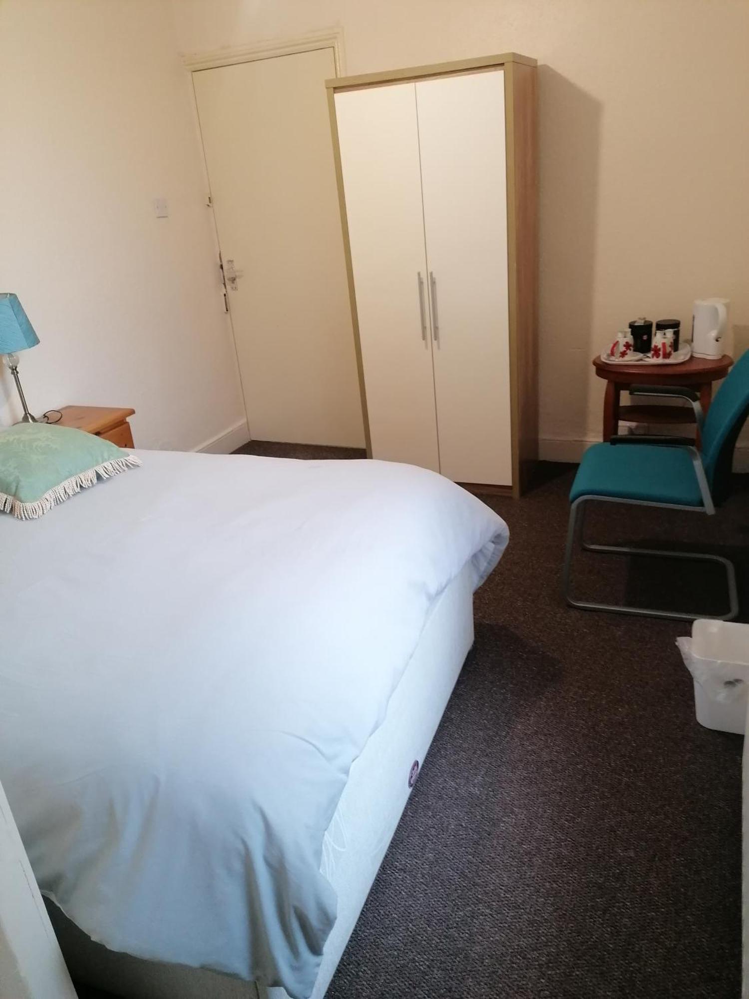 Hygis Home Of Relaxations Stoke-on-Trent Екстериор снимка