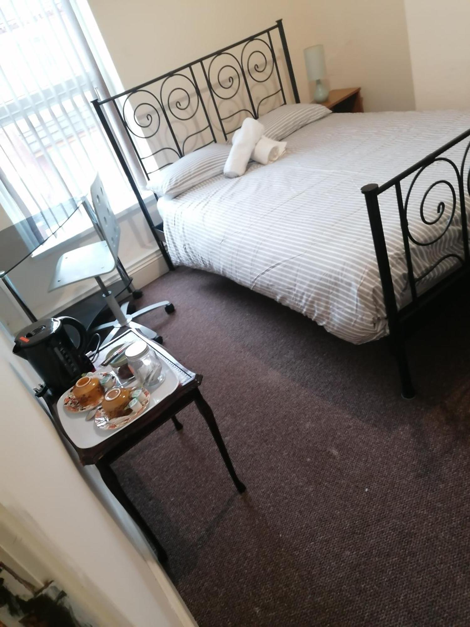 Hygis Home Of Relaxations Stoke-on-Trent Екстериор снимка