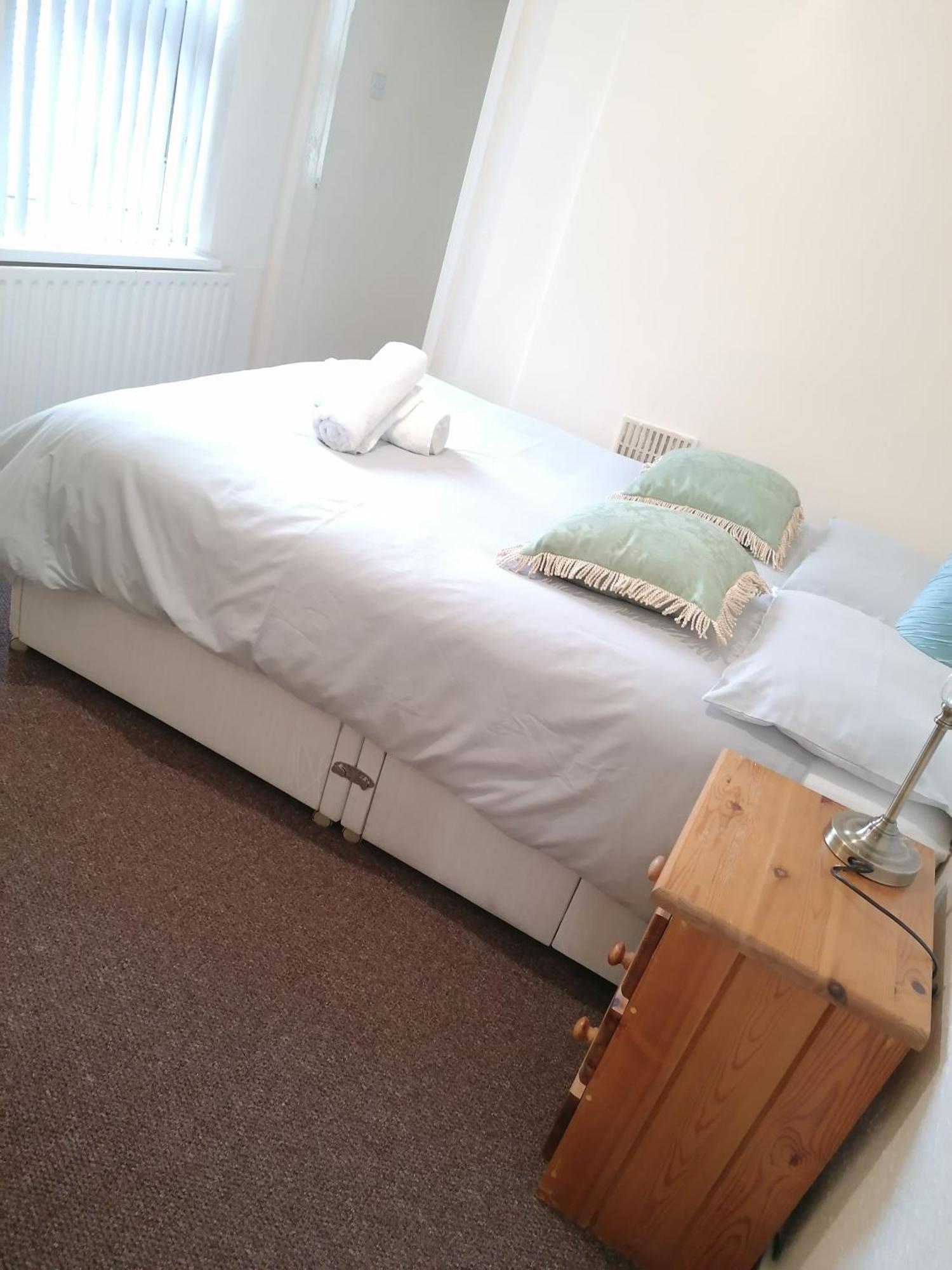 Hygis Home Of Relaxations Stoke-on-Trent Екстериор снимка